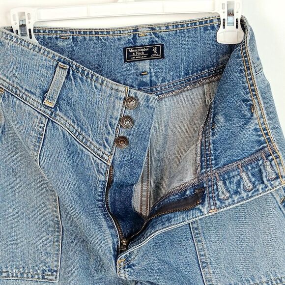 ABERCROMBIE & FITCH  Light Wash Cropped Mom Jeans Size 2R/26 Button Fly Raw Hem - Picture 5 of 13